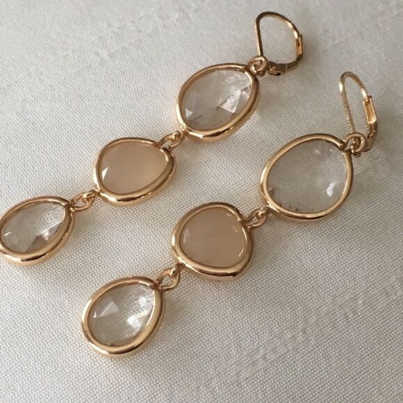 3 Crystal Dangle Drop Earrings Gray Blush - Picture 3 of 7